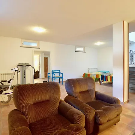 4 Bedroom Cozy In