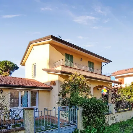 4 Bedroom Cozy In Ferienhaus