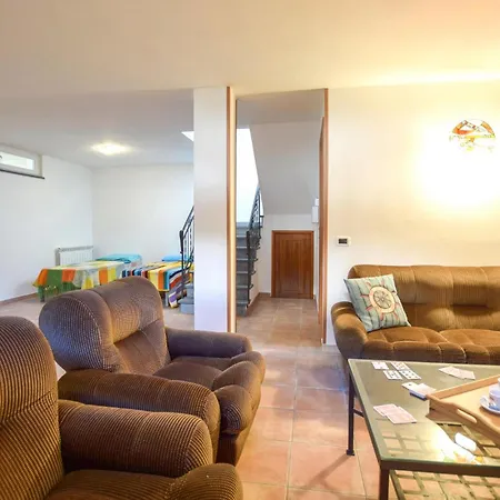 4 Bedroom Cozy In Дом отдыха *