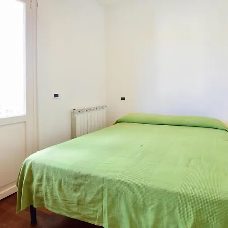 4 Bedroom Cozy In Дом отдыха Лидо-ди-Камайоре